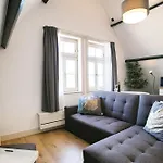 Apartment Stylish Coastal *