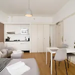 Stylish Coastal Apartment *