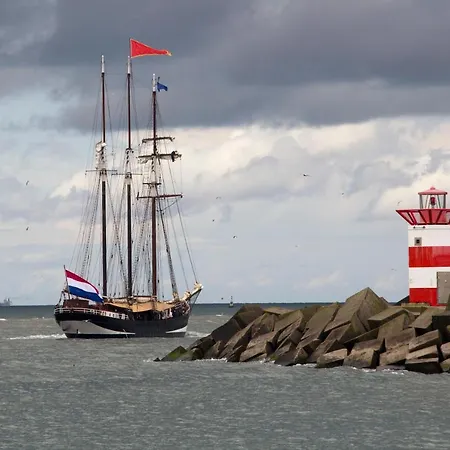 Apartment Stylish Coastal