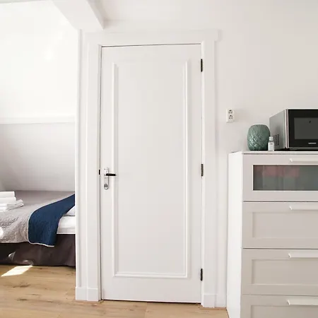 Stylish Coastal Apartment *