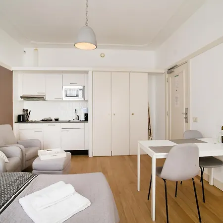 Stylish Coastal Apartament *