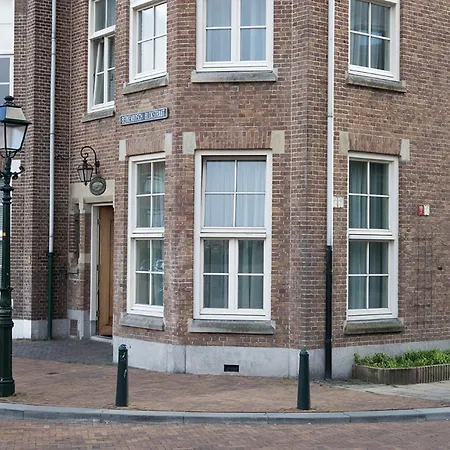 Stylish Coastal لاهاي